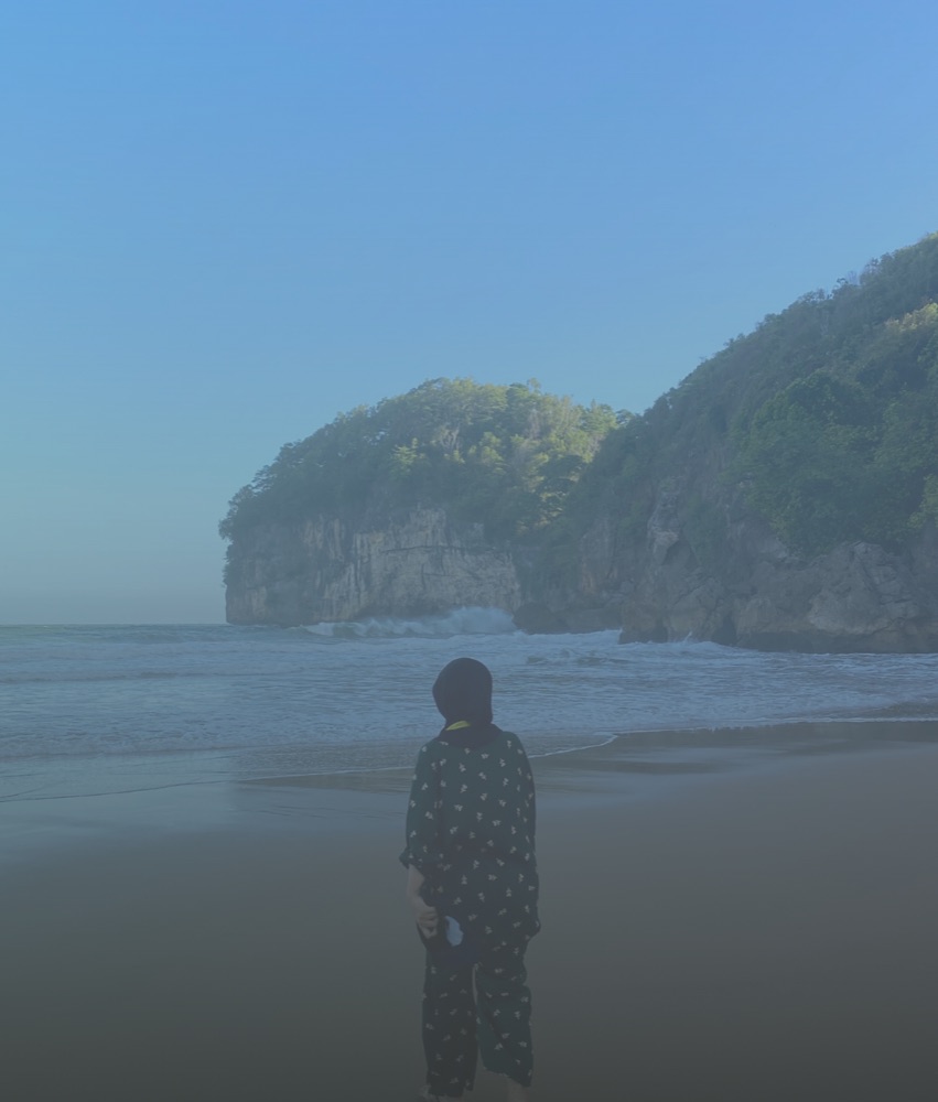 Tebing dan laut di pagi hari